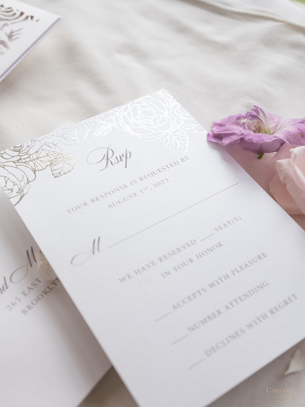 Suite plegable con bolsillo de invitación color lila y lámina plateada de rosas de lujo | Comisión personalizada G&D