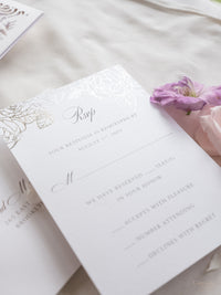 Suite plegable con bolsillo de invitación color lila y lámina plateada de rosas de lujo | Comisión personalizada G&D