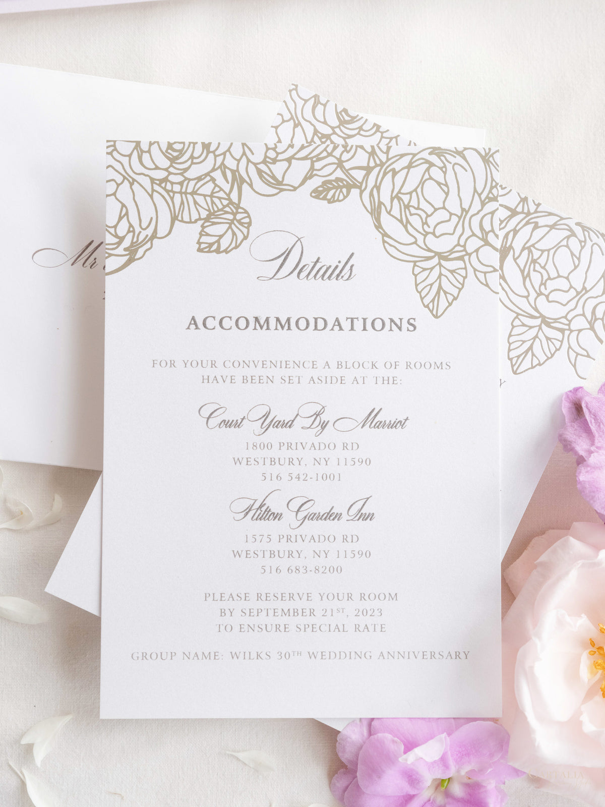 Suite plegable con bolsillo de invitación color lila y lámina plateada de rosas de lujo | Comisión personalizada G&D
