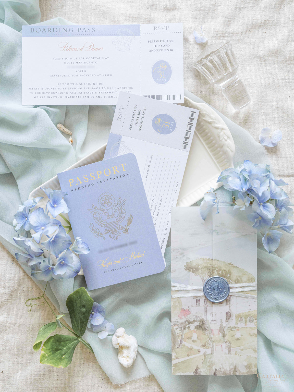 Suite de invitación para pasaporte con diseño personalizado de acuarela en pergamino | Villa Eva, Ravello, Costa de Amalfi