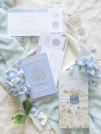 Suite de invitación para pasaporte con diseño personalizado de acuarela en pergamino | Villa Eva, Ravello, Costa de Amalfi