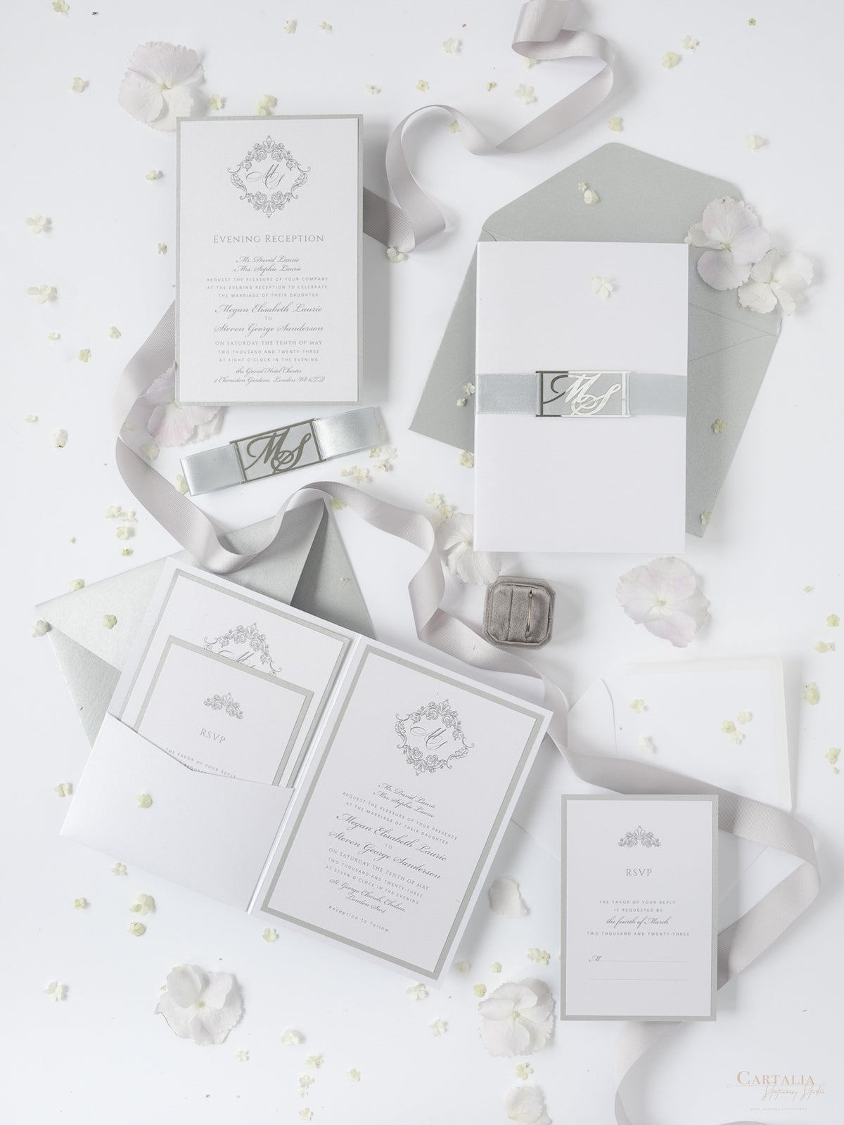 Suite de invitación de boda con bolsillo con monograma plateado brillante