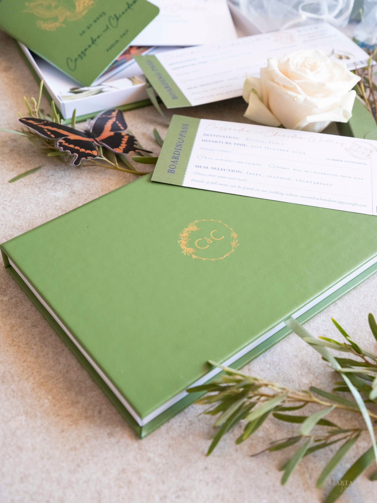 Caja de boda de lujo con pasaporte en cuero vegano y lugar | Apulia, Italia| C&C a medida
