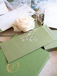 Caja de boda de lujo con pasaporte en cuero vegano y lugar | Apulia, Italia| C&C a medida