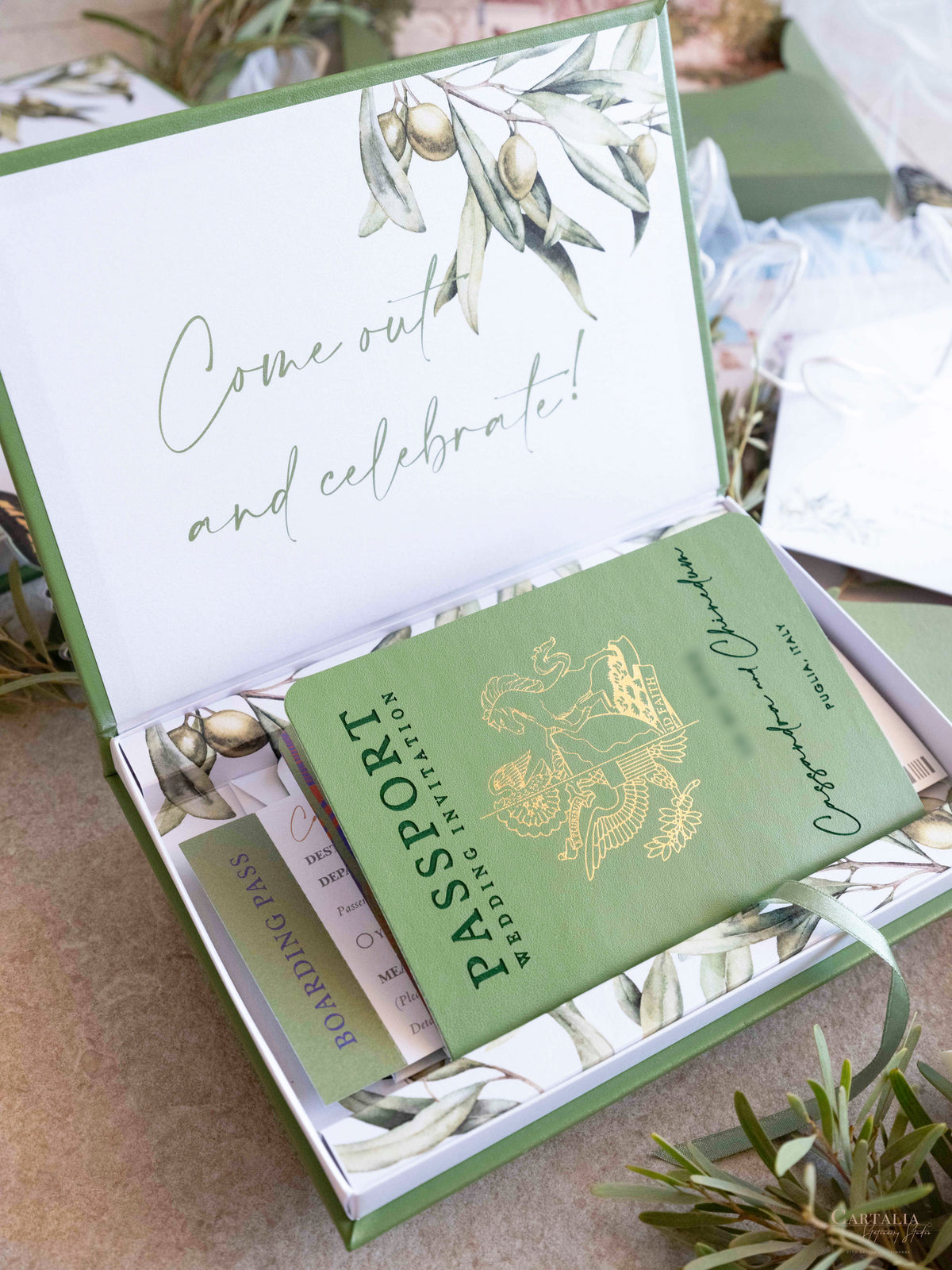 Caja de boda de lujo con pasaporte en cuero vegano y lugar | Apulia, Italia| C&C a medida