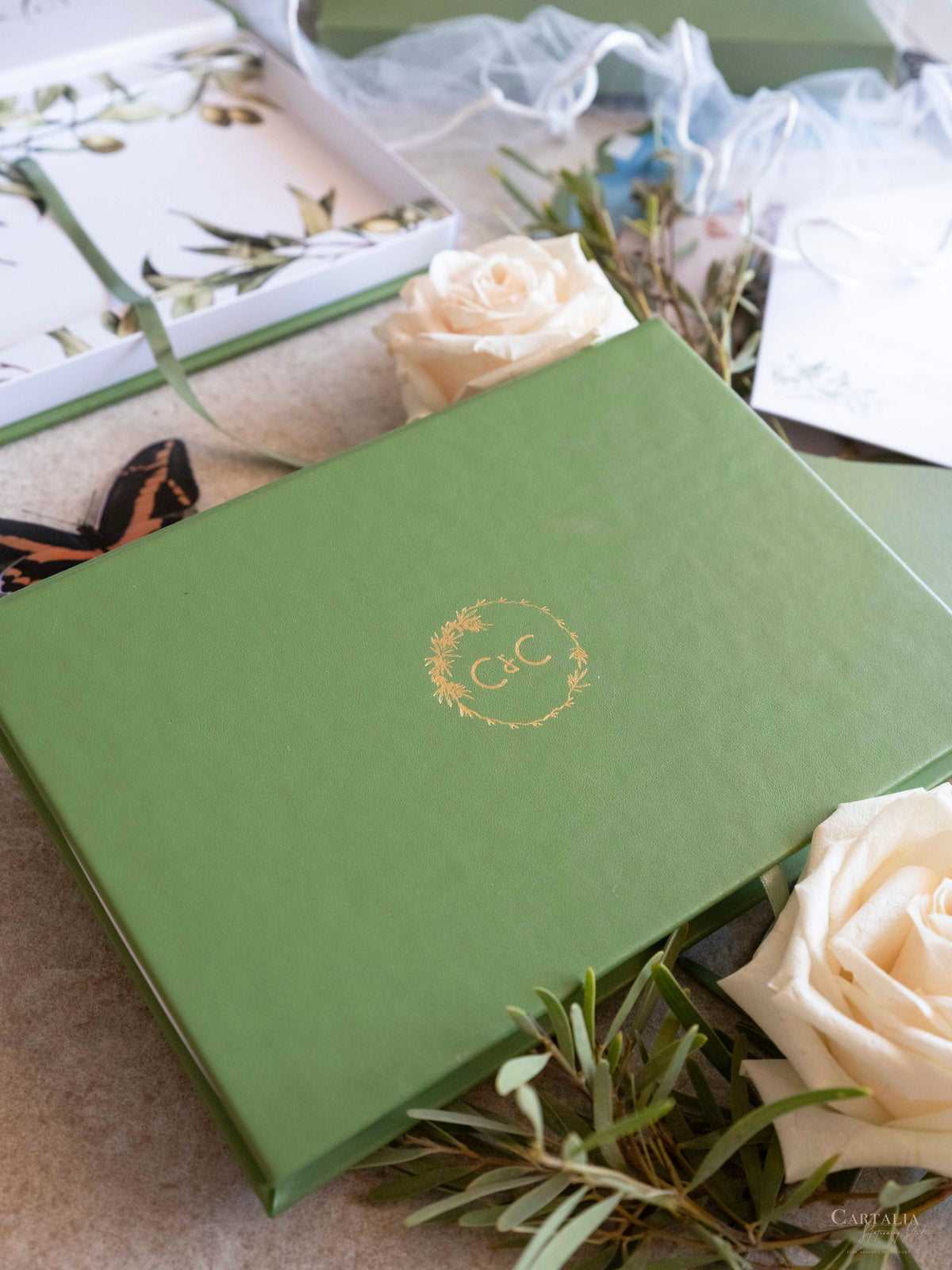 Caja de boda de lujo con pasaporte en cuero vegano y lugar | Apulia, Italia| C&C a medida