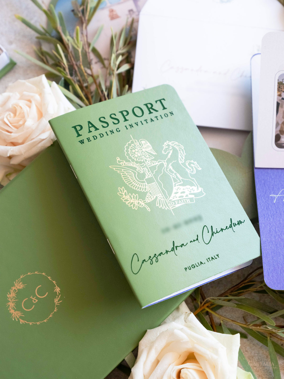 Caja de boda de lujo con pasaporte en cuero vegano y lugar | Apulia, Italia| C&C a medida
