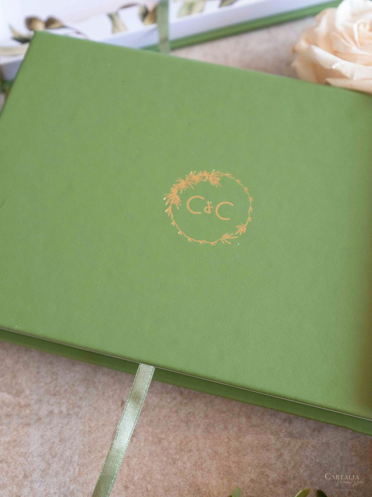 Caja de boda de lujo con pasaporte en cuero vegano y lugar | Apulia, Italia| C&C a medida