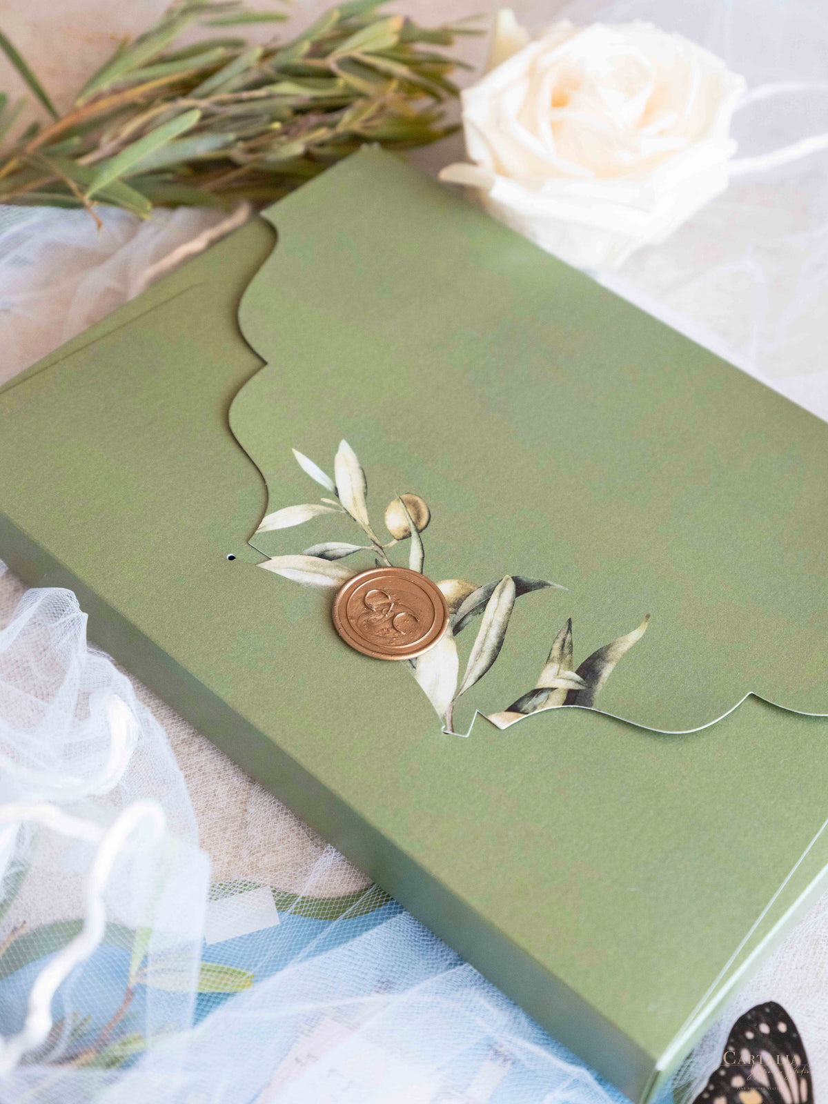 Caja de boda de lujo con pasaporte en cuero vegano y lugar | Apulia, Italia| C&C a medida