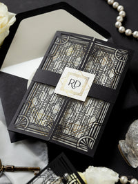Puerta art déco negra intrincada cortada con láser, invitación de boda del Gran Gatsby con monograma de banda para el vientre