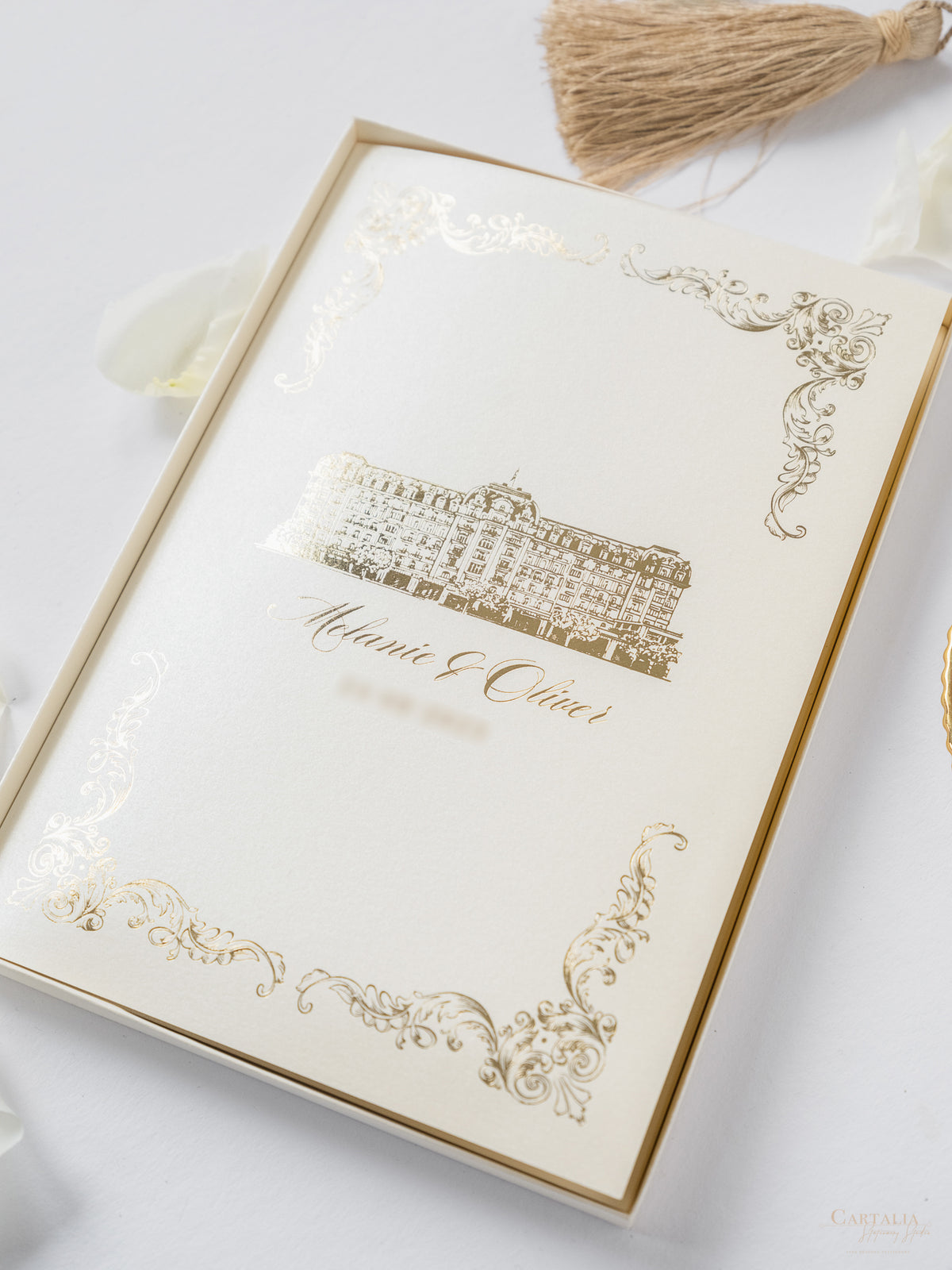 Suite de invitación de lujo en caja con espejo dorado y champán y boceto del lugar en papel de aluminio | M&O de comisión a medida