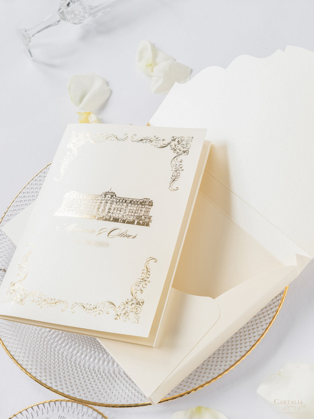 Suite de invitación de lujo en caja con espejo dorado y champán y boceto del lugar en papel de aluminio | M&O de comisión a medida