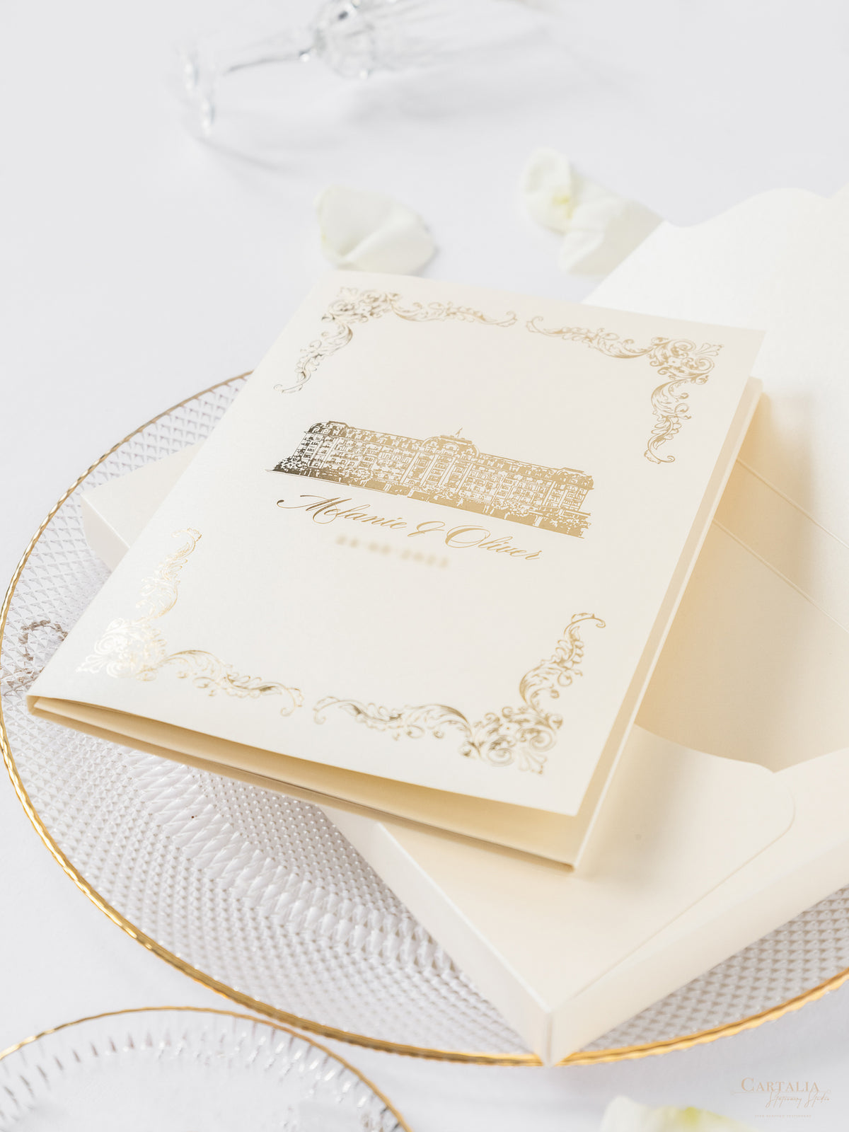 Suite de invitación de lujo en caja con espejo dorado y champán y boceto del lugar en papel de aluminio | M&O de comisión a medida