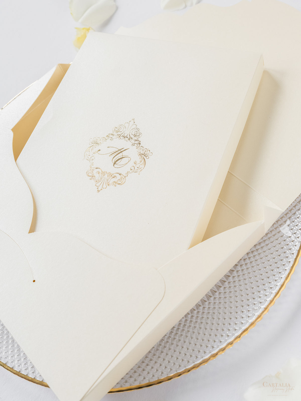 Suite de invitación de lujo en caja con espejo dorado y champán y boceto del lugar en papel de aluminio | M&O de comisión a medida