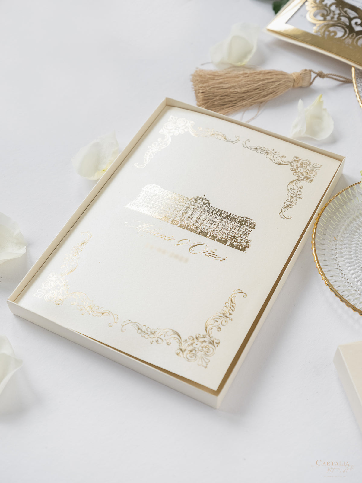 Suite de invitación de lujo en caja con espejo dorado y champán y boceto del lugar en papel de aluminio | M&O de comisión a medida