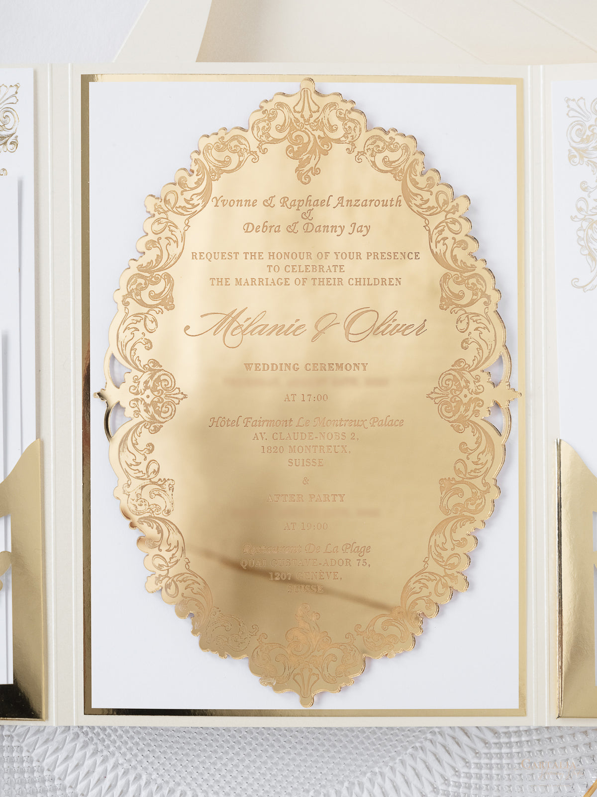 Suite de invitación de lujo en caja con espejo dorado y champán y boceto del lugar en papel de aluminio | M&O de comisión a medida
