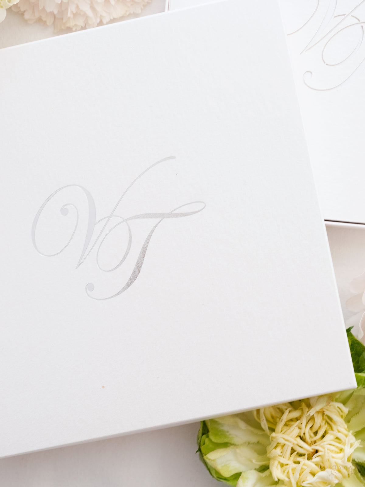 Invitación en caja 3D de alta costura a medida con puerta cortada con láser | Lugar de celebración de Villa Ephrussi | Comisión a medida M&amp;J