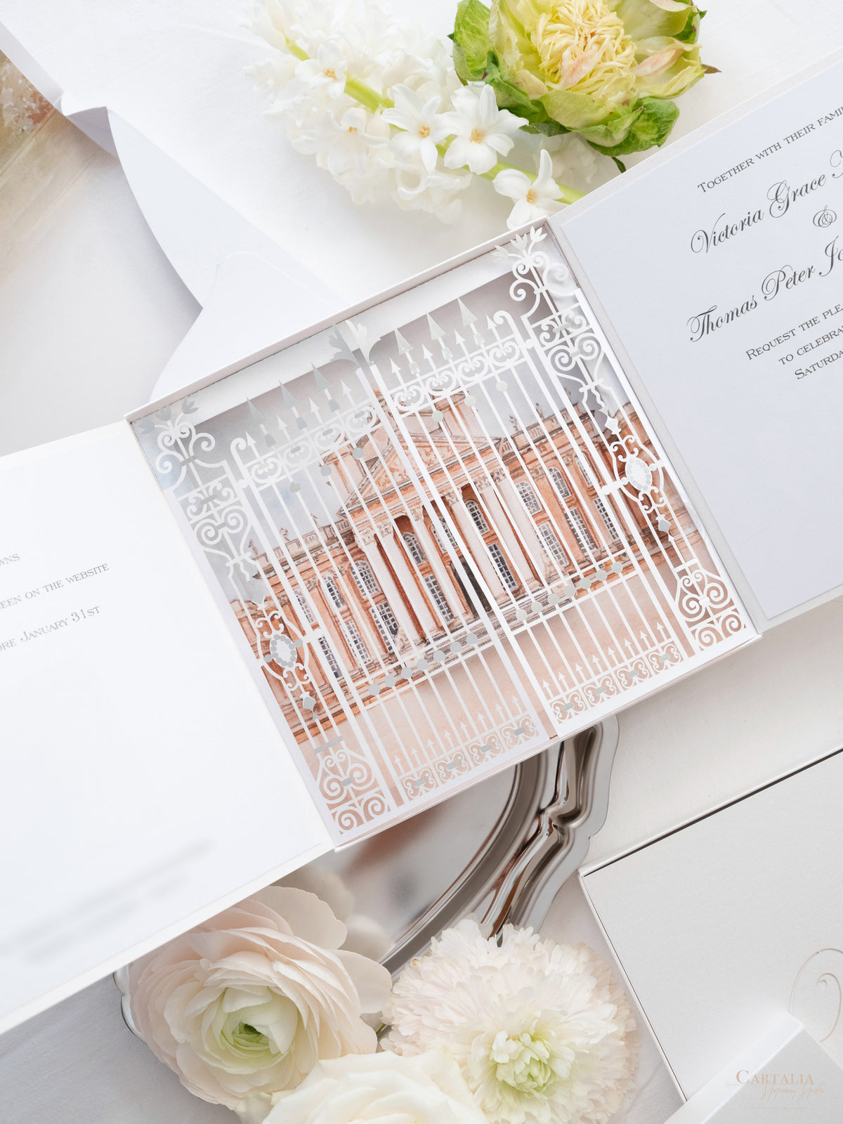 Invitación en caja 3D de alta costura a medida con puerta cortada con láser | Lugar de celebración de Villa Ephrussi | Comisión a medida M&amp;J