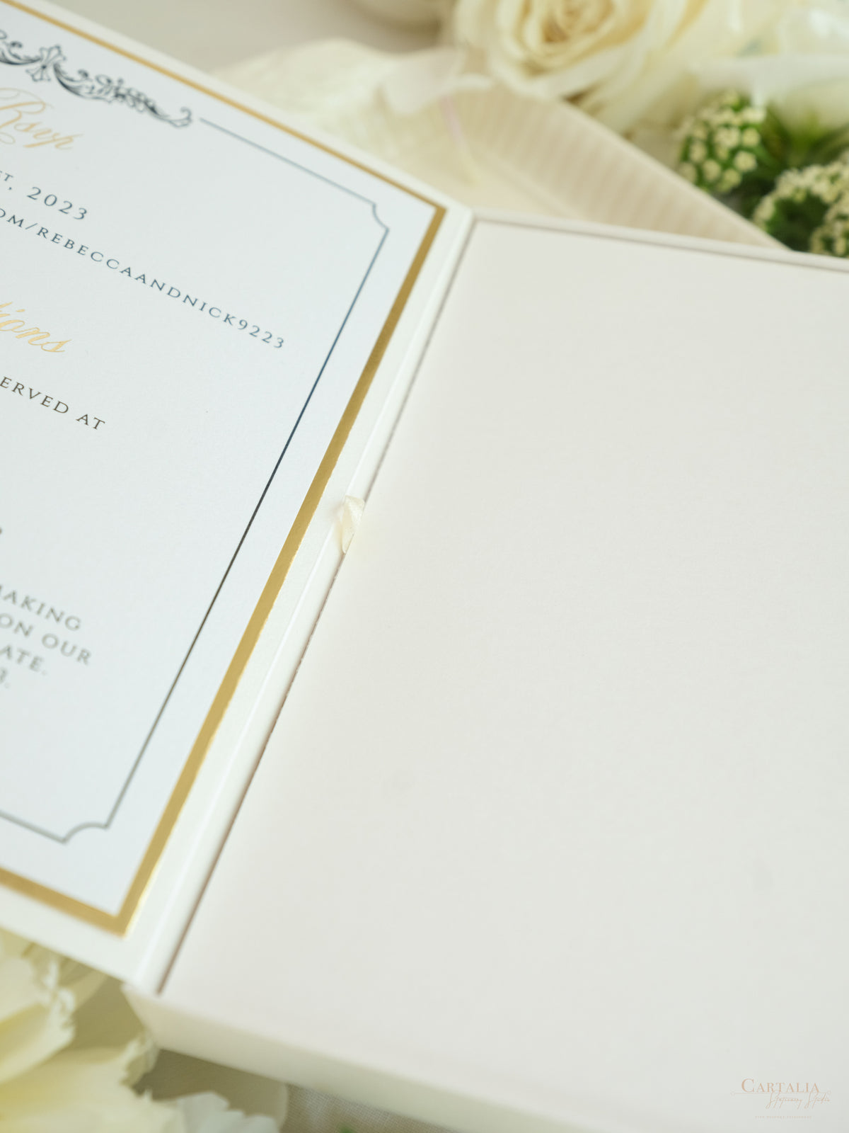 Caja a medida Golden Couture: Diseño personalizado en 3D | Comisión R&amp;N a medida