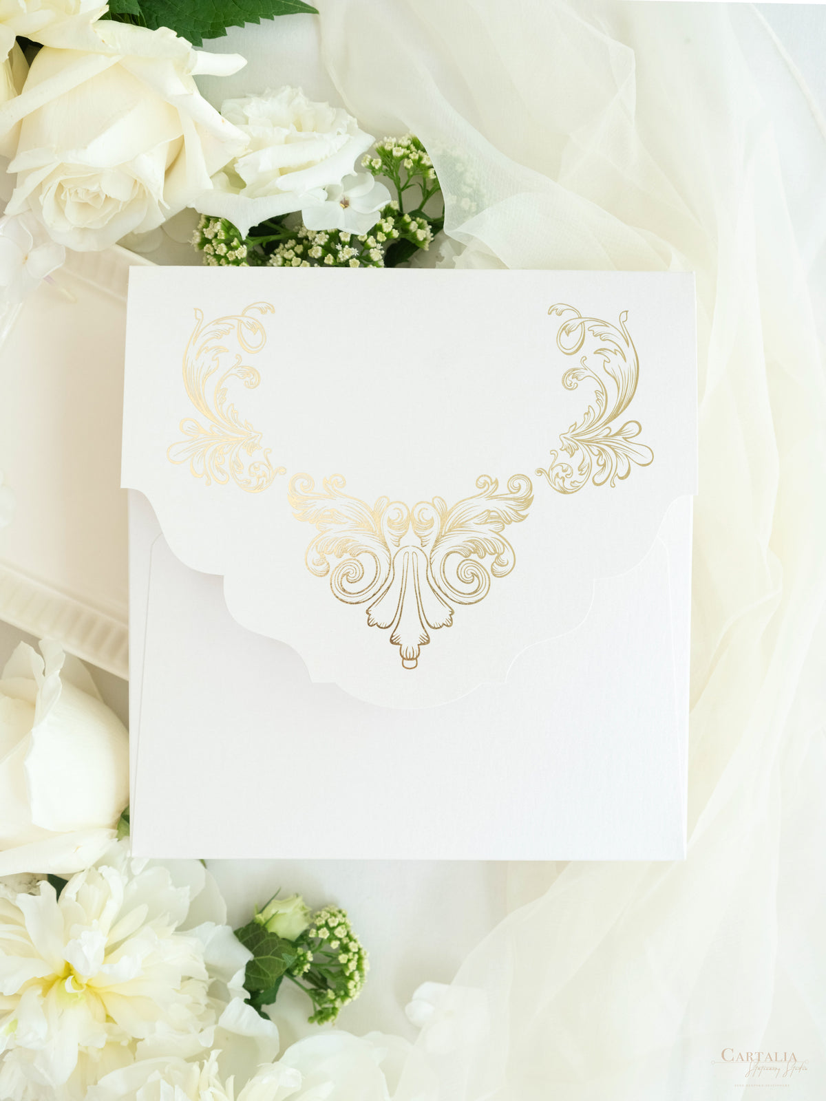Caja a medida Golden Couture: Diseño personalizado en 3D | Comisión R&amp;N a medida