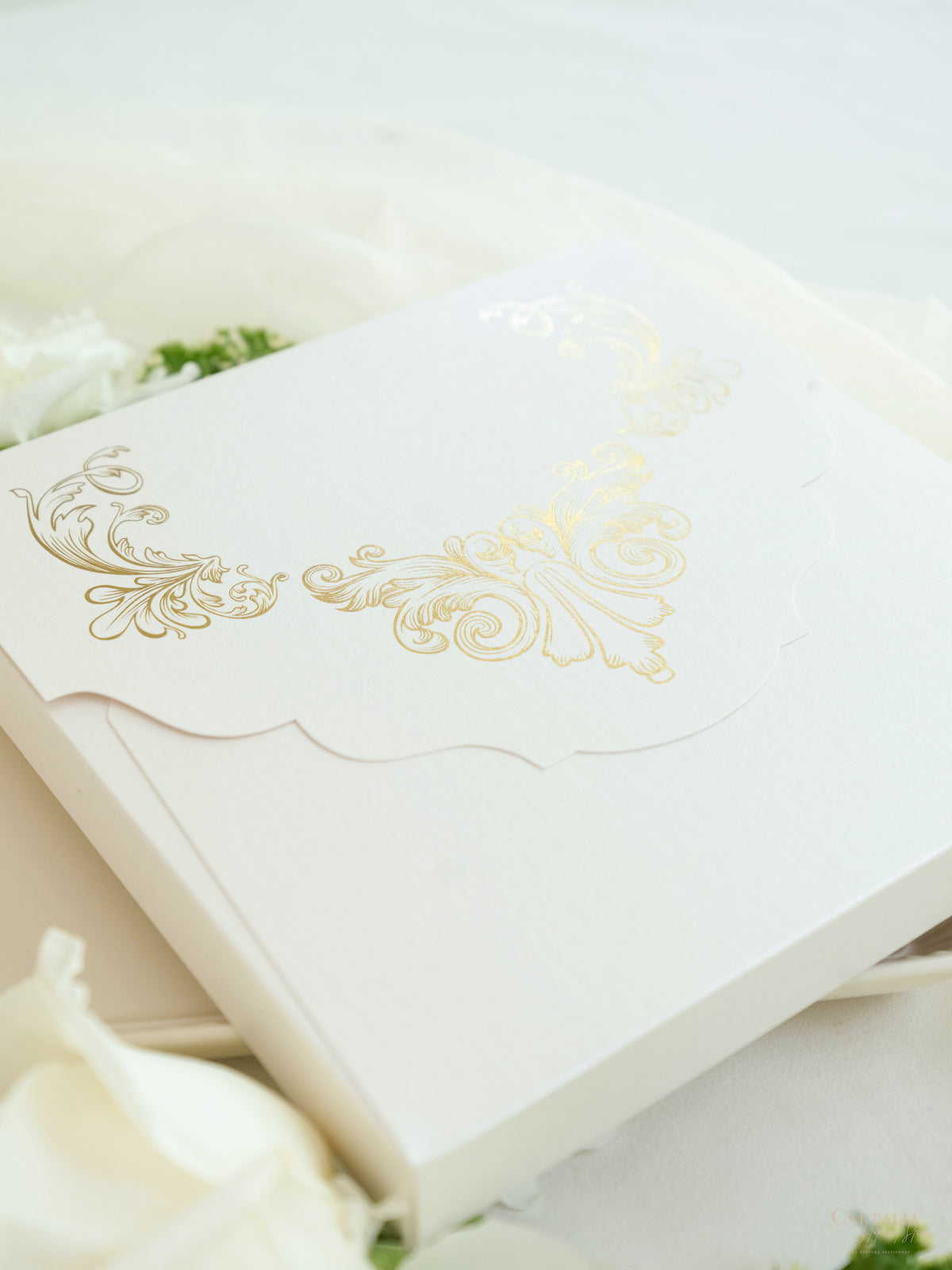 Caja a medida Golden Couture: Diseño personalizado en 3D | Comisión R&amp;N a medida