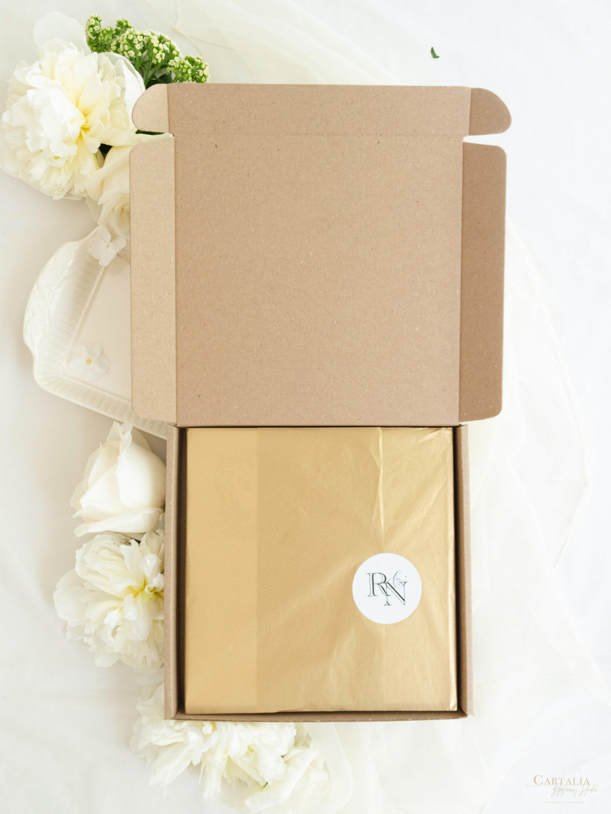 Caja a medida Golden Couture: Diseño personalizado en 3D | Comisión R&amp;N a medida