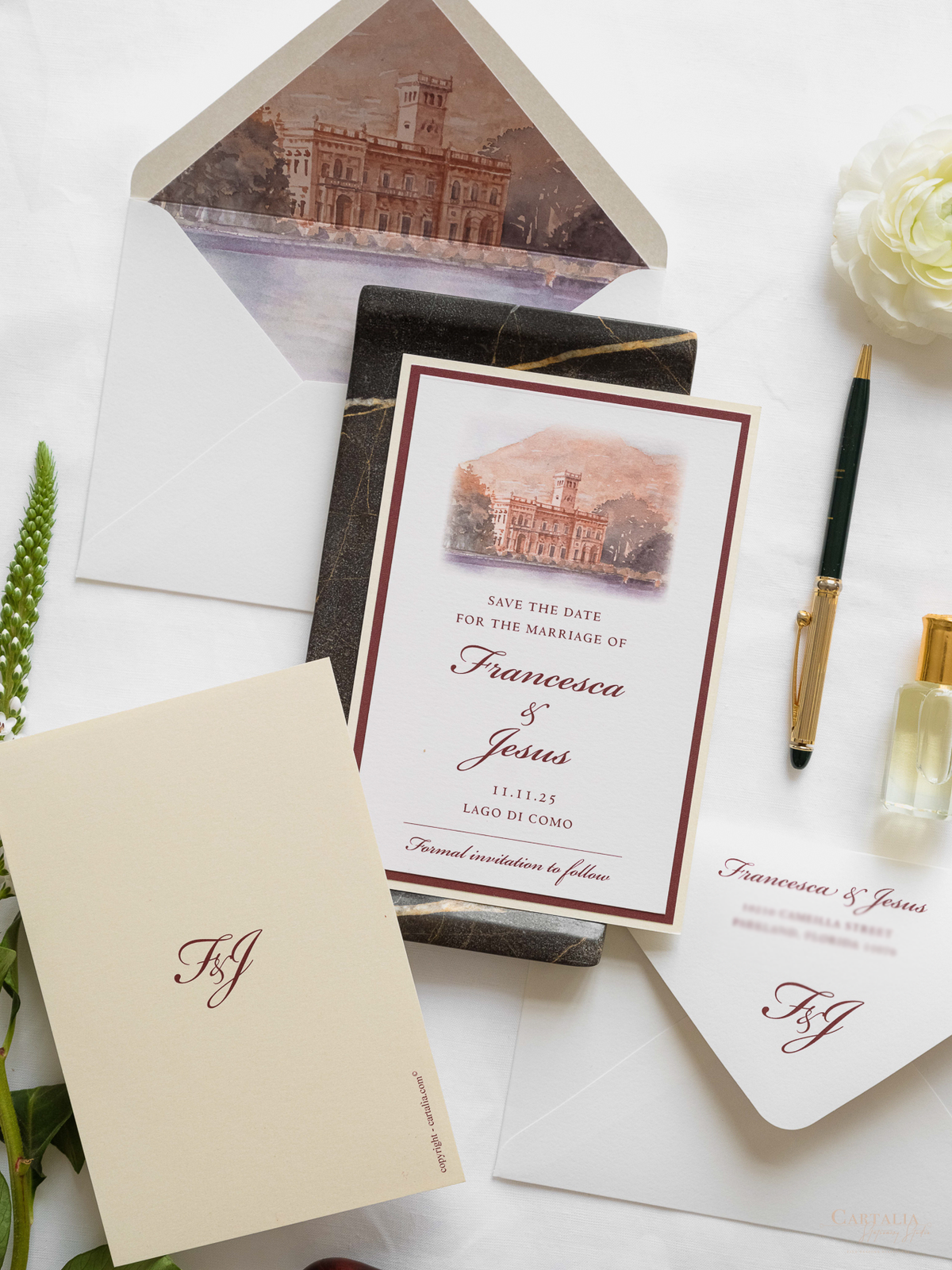 Invitación personalizada al lugar de la boda en acuarela con lámina dorada | Villa Regina Teodolinda | Lago Como