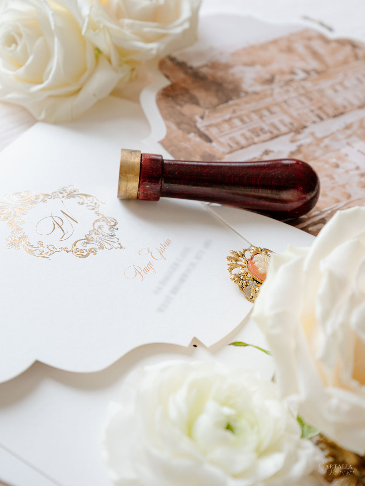 Suite plegable de bolsillo de invitación de lámina dorada de lujo para el día de la boda, confirmación de asistencia, tarjeta de información con bolsillo cortado con láser, guión de caligrafía