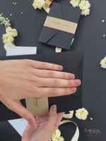 Invitación de bolsillo de aluminio negro y dorado con sello de cera | Comisión personalizada E&amp;J