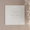 Tarjeta de reserva de fecha/agradecimiento/respuesta de lujo en relieve blanco metálico con papel de aluminio y borde hundido