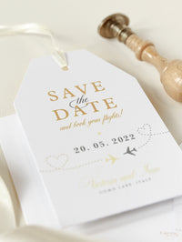 Etiqueta de equipaje de pasaporte de champán y oro, tarjeta para guardar la fecha, destino de viaje, boda