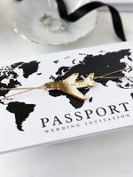 Cartera de viaje FOLDER blanca y negra: Suite de invitación para pasaporte de boda de lujo en bolsillo y etiqueta de espejo dorado