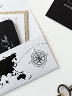 Cartera de viaje FOLDER blanca y negra: Suite de invitación para pasaporte de boda de lujo en bolsillo y etiqueta de espejo dorado