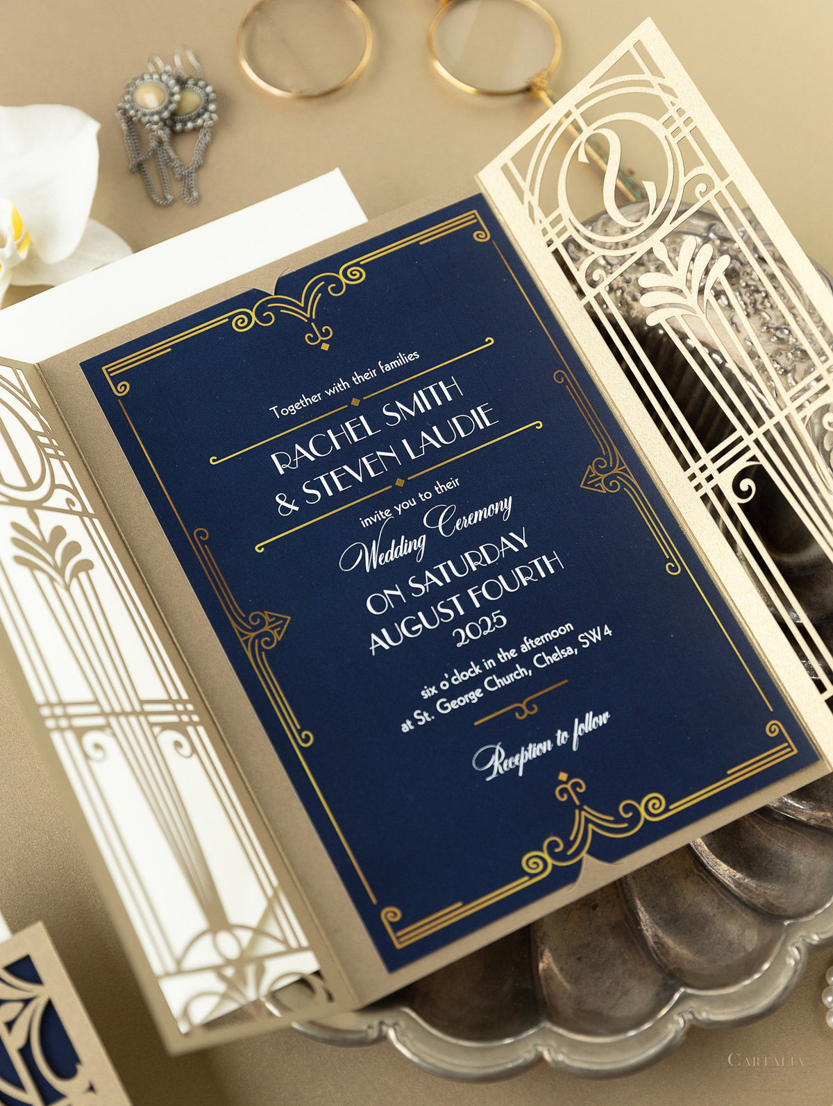 Invitación desplegable para el día de la boda con corte láser del Gran Gatsby Art Déco dorado