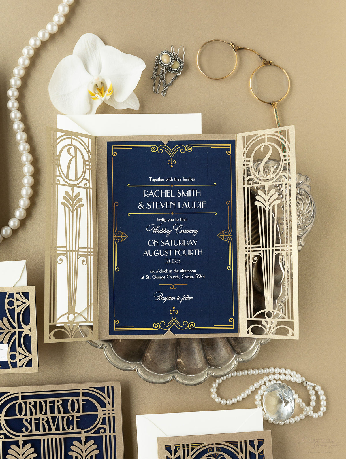 Invitación desplegable para el día de la boda con corte láser del Gran Gatsby Art Déco dorado