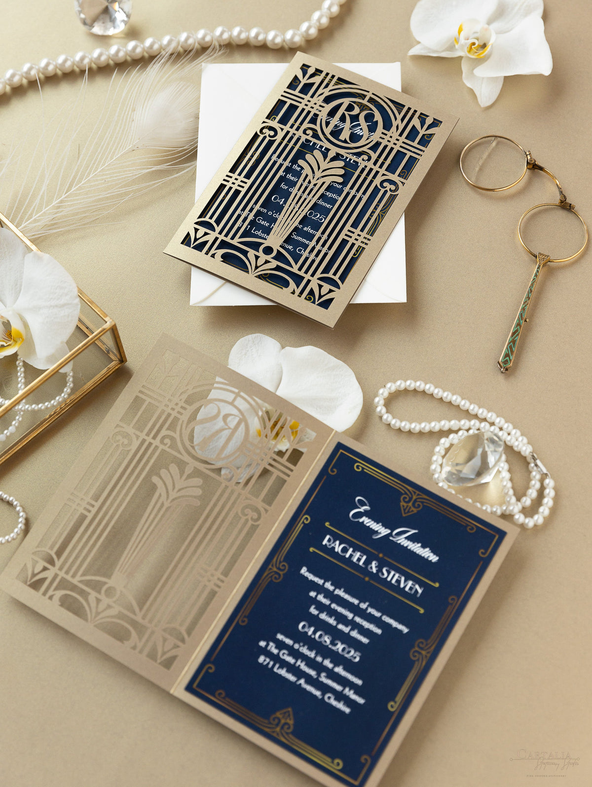 Invitación de noche de boda plegable con corte láser del Gran Gatsby Art Déco dorado