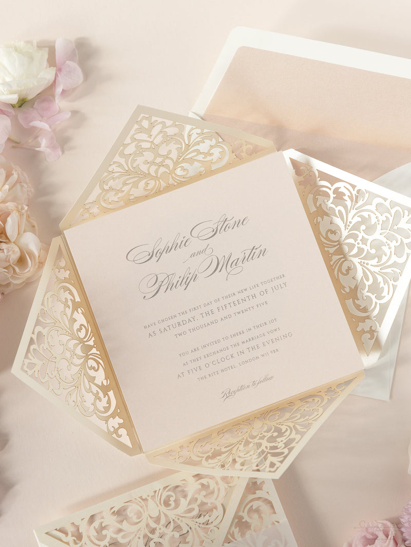 Invitación de boda con bolsillo de encaje cortado con láser color champán + juego de deseos de boda