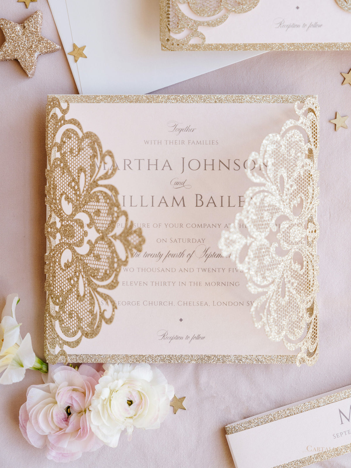 Conjunto de invitación de boda con corte láser y brillo dorado con banda para el vientre con monograma