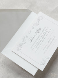 Carpeta cuadrada Regal metalizada con sobre con borde adornado, bolsillo color marfil con monograma de aluminio Wedding Suite