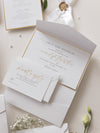 Carpeta plegable tipo sobre con sello de cera Cupid's Amore Classic en blanco con cinta de raso y detalles dorados