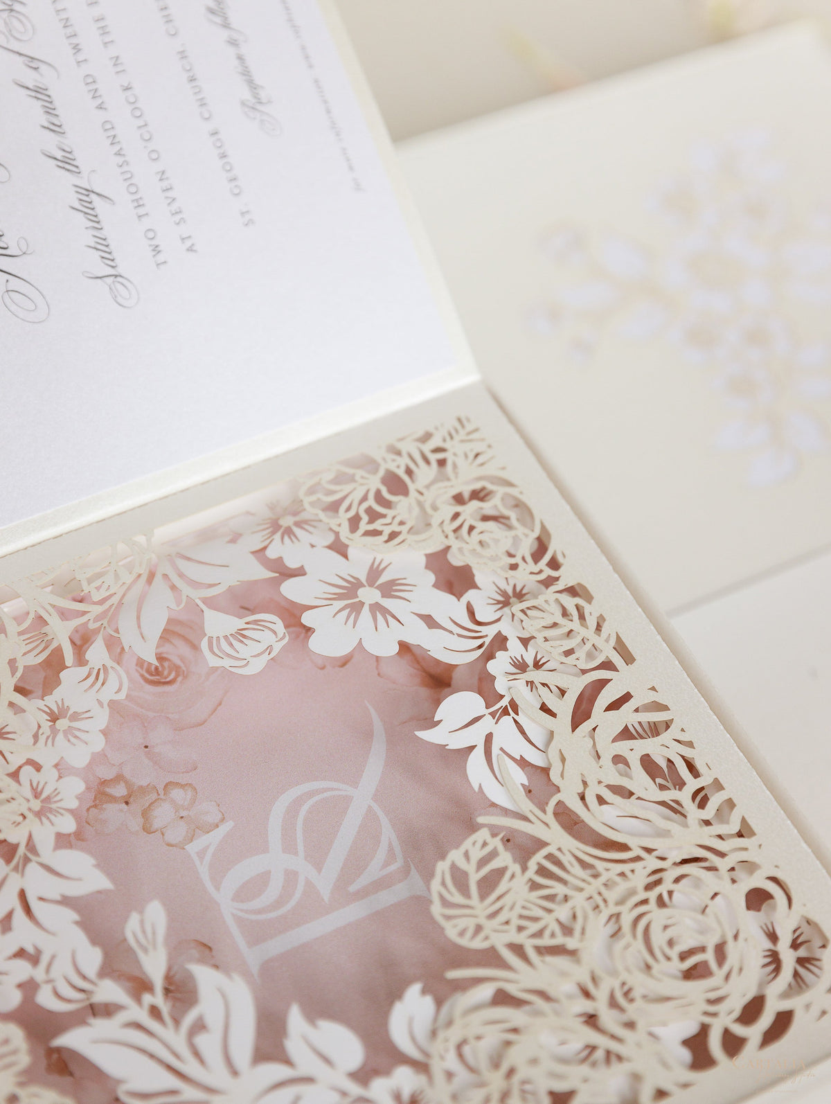 Couture Box: Suite de invitación de boda con corte láser en niveles lujosamente intrincados en 3D
