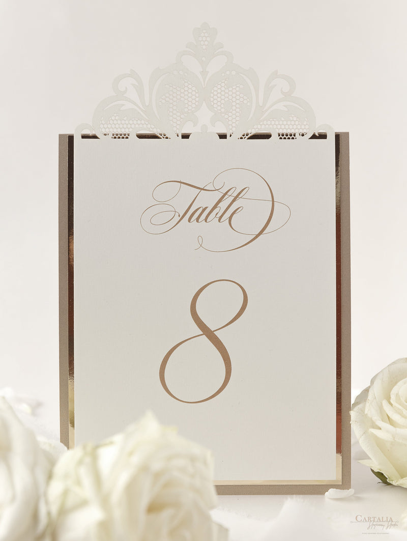 Número de mesa Opulence en oro viejo con respaldo de espejo dorado