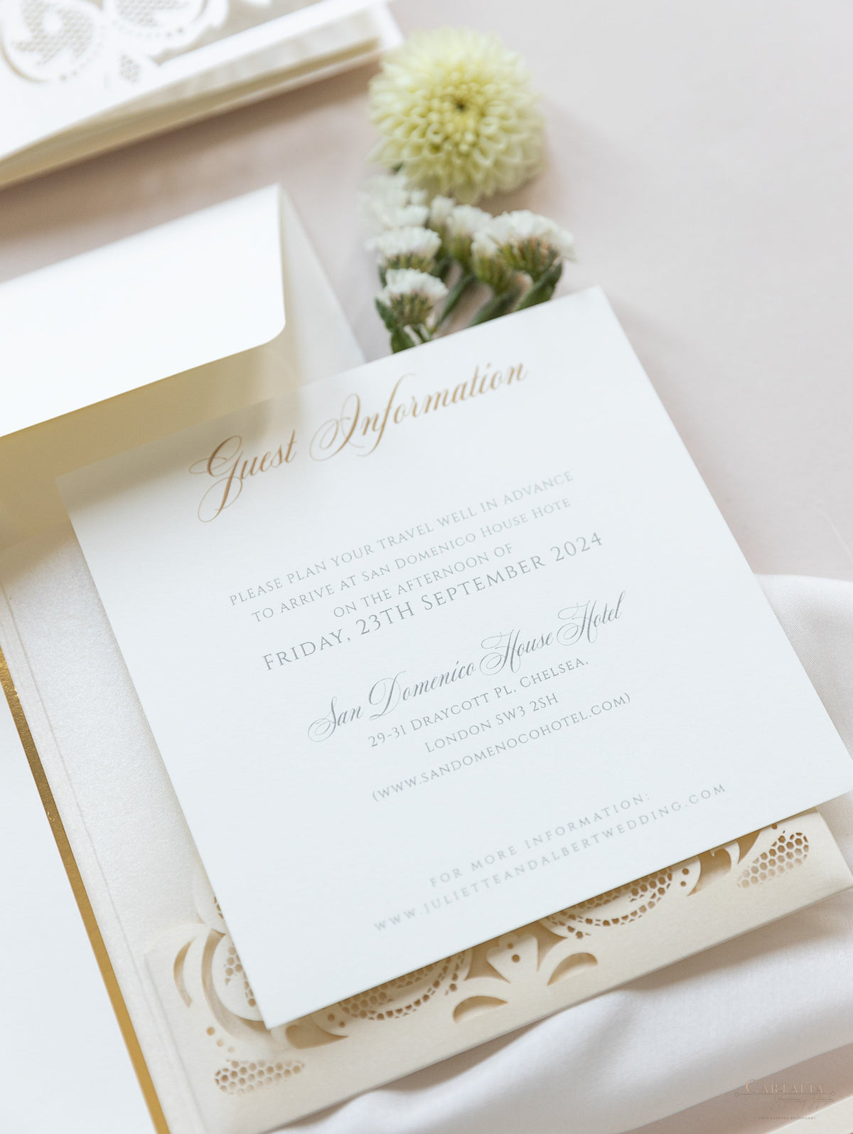 Suite de invitación de boda con bolsillo y encaje cortado con láser Champagne Opulence con 3 niveles : Información para huéspedes, viajes y tarjeta de confirmación de asistencia