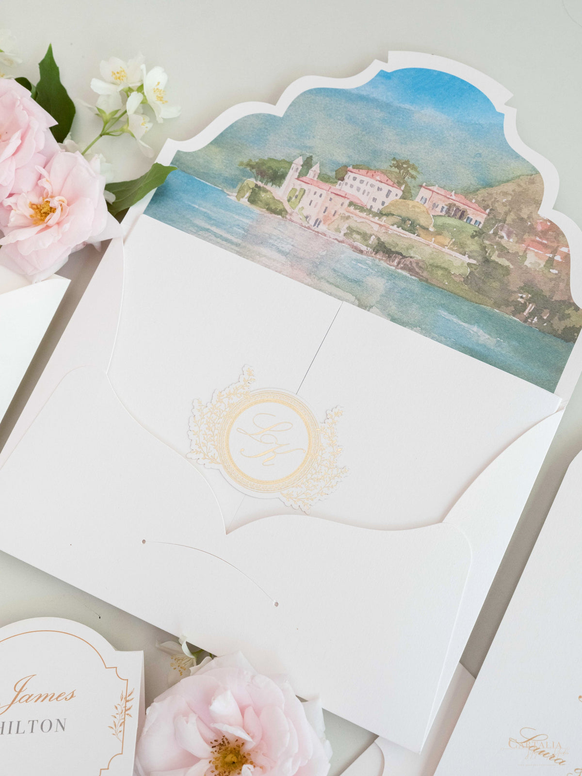 Suite de invitación de boda de lujo Villa del Balbianello | Folio estilo bolsillo con lugar de acuarela y lámina dorada | Boda en el lago de Como