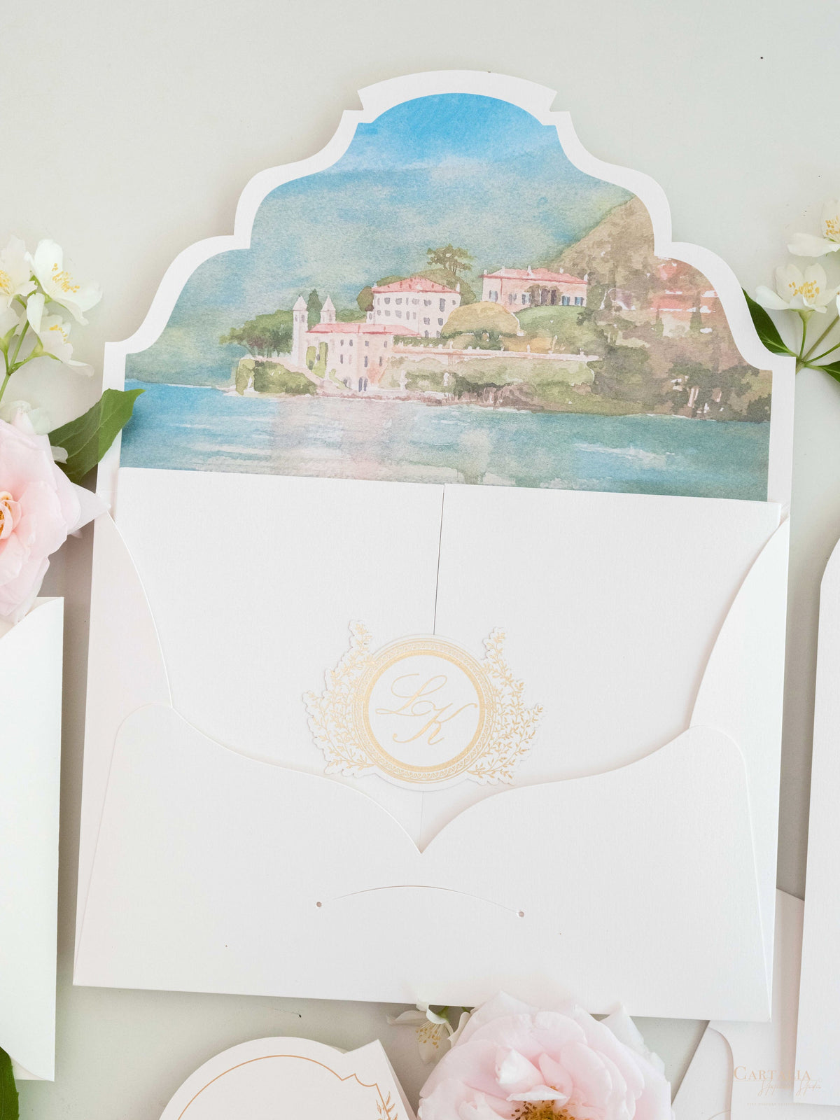 Suite de invitación de boda de lujo Villa del Balbianello | Folio estilo bolsillo con lugar de acuarela y lámina dorada | Boda en el lago de Como