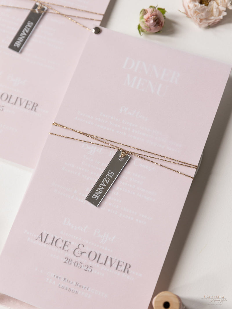 Menú de lámina de 2 capas con perno de pergamino de oro rosa a juego con corazón de Plexi y etiqueta de lugar