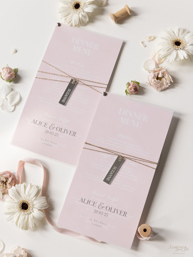 Menú de lámina de 2 capas con perno de pergamino de oro rosa a juego con corazón de Plexi y etiqueta de lugar