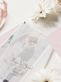 Tarjeta de agradecimiento en pergamino con detalles en oro rosa con tu propia foto