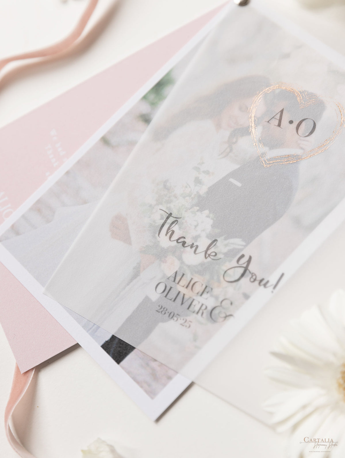 Tarjeta de agradecimiento en pergamino con detalles en oro rosa con tu propia foto