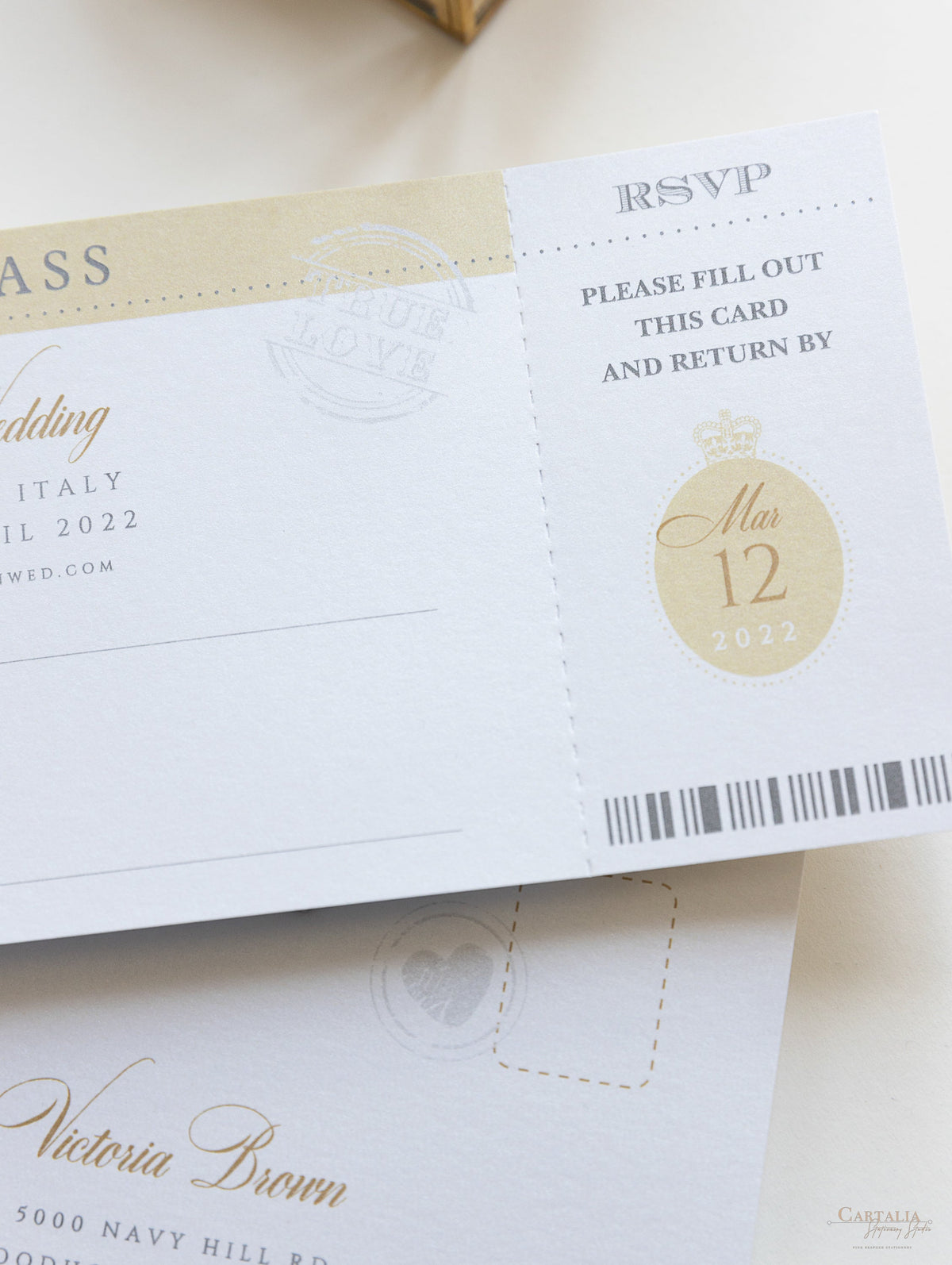 Invitación de boda con pasaporte de lujo en champán con suite de invitación para tarjeta de embarque en lámina de oro real